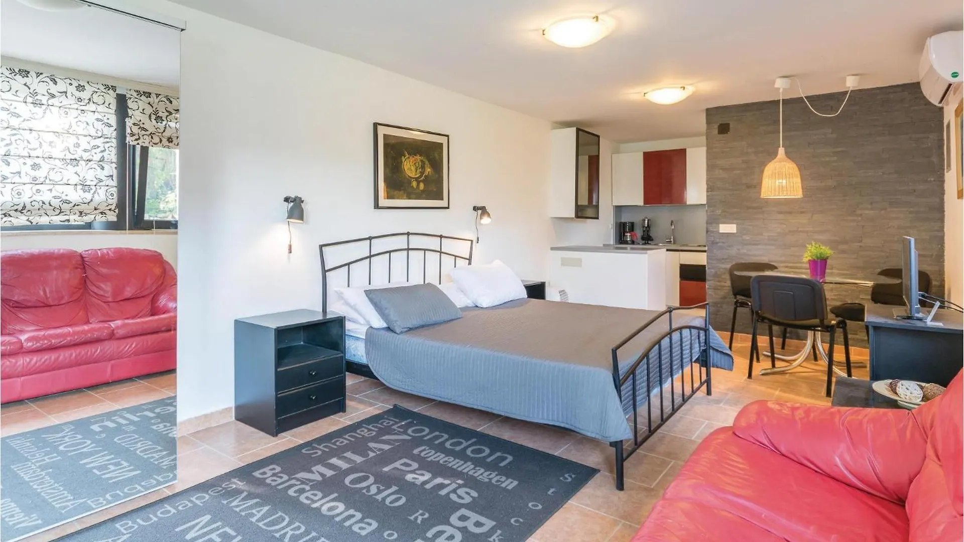 Cozy Apartment In Pula With Kitchen location